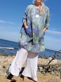 round neck, pockets, 3/4 sleeves, just below the knees on my 5'3" frame