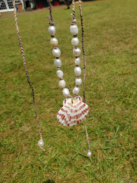 Small STRIPED Shell with Pearls Adjustable Necklace