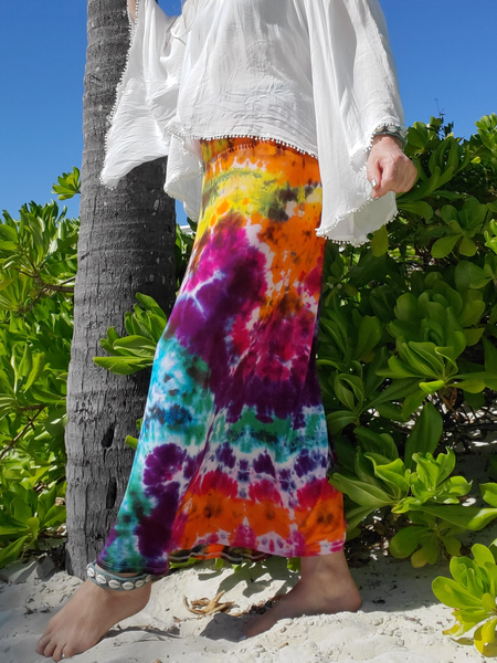 A side view of the skirt, I'm standing next to  palm tree