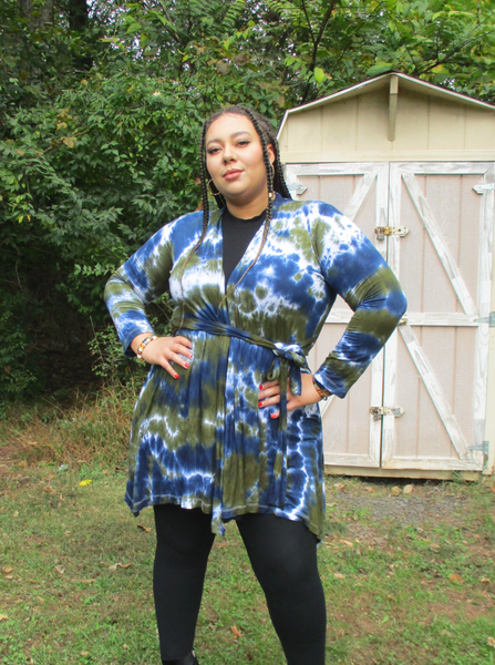 long sleeve cardigan wrap modeled by a 2/3x curvy goddess. She is wearing a  size 2xl.  On her waist size the side attacehed belt can only be tied on the front orback, The belt is not long enough to go around her 1½ times. Tie dye Color Combo: Olive-navy
